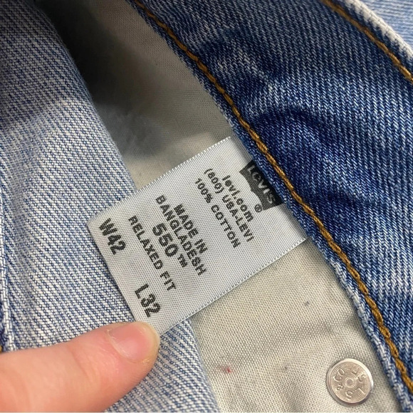 Levis 550 Relaxed Fit 42x32 Light Wash - Picture 4 of 6